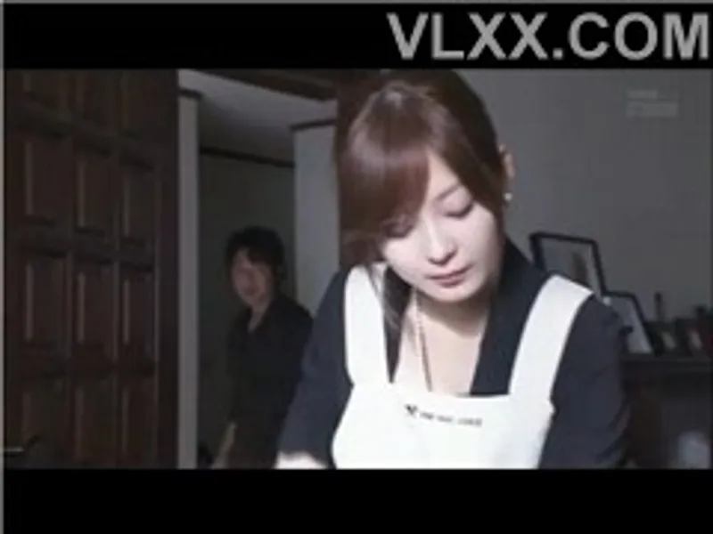 ông xã đi làm ăn, vợ ở nhà bị người tình của chị gái cưỡng hiếp