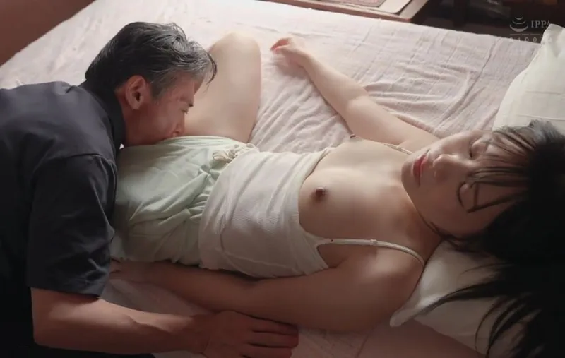 Bố già tích cực vét máng đứa cục vàng lâu ngày về quê giờ đã trưởng thành