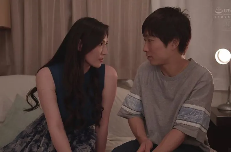 Chồng yêu lạnh nhạt, vợ uống rượu rồi lén lút với cậu sinh viên trẻ